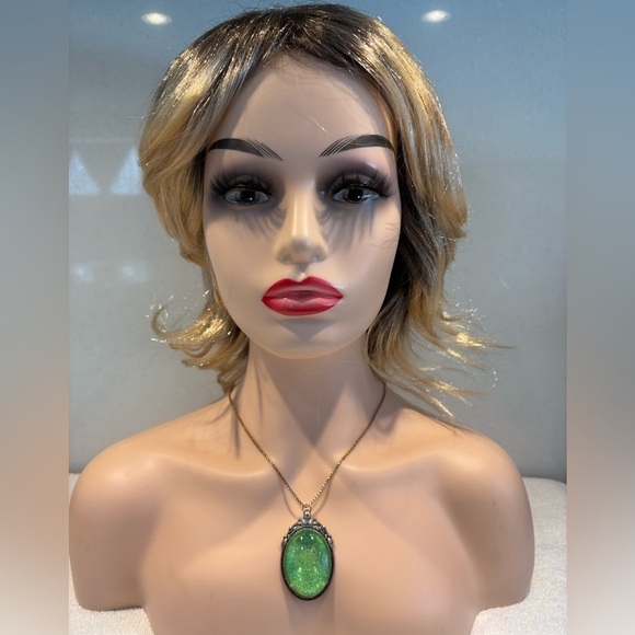 Vintage Victorian Inspired Green Silver Tone Pendant - Picture 3 of 9